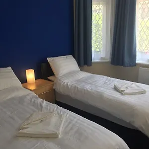 Hotel - Close To Beach, Centre, Train Station & Airport, Southend-on-Sea